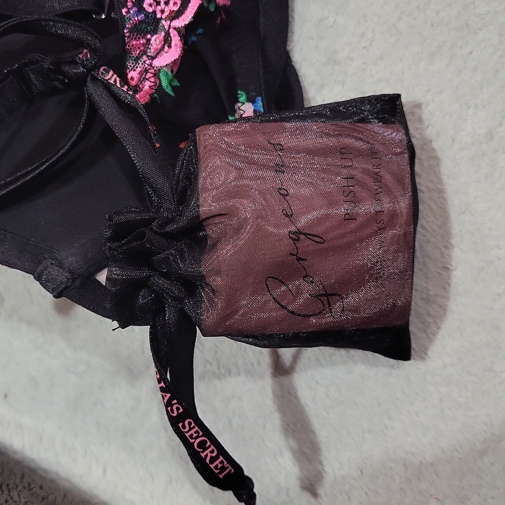 Victoria's Secret Sexy Little Things Bra - Picture 16 of 16